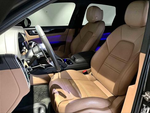 Used 2023 Porsche Cayenne image 8