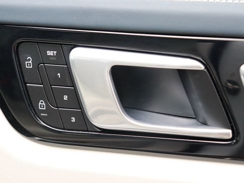 Used 2022 Porsche Cayenne Platinum Edition image 47