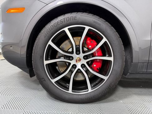 Certified 2025 Porsche Cayenne S AWD/4WD image 11