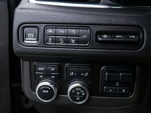 Used 2022 GMC Yukon Denali w/ Advanced Technology Package image 34