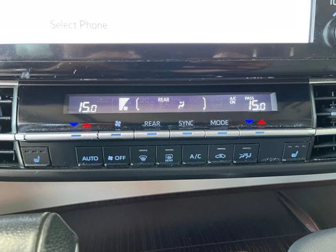 Used 2021 Toyota Sienna FWD image 33