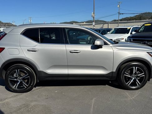 Certified 2025 Volvo XC40 B5 Core AWD/4WD image 9