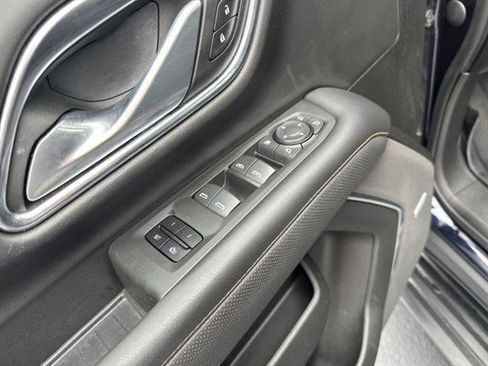 Used 2022 GMC Yukon XL AT4 image 11