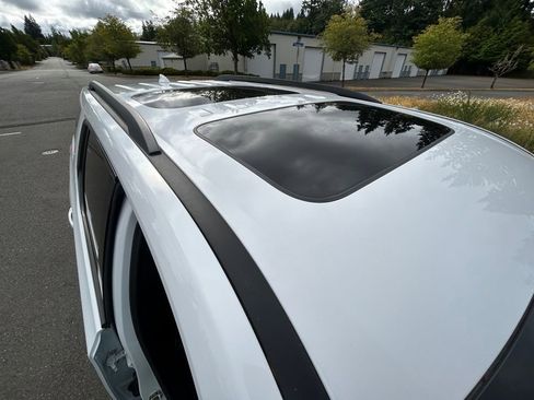 Used 2023 Chevrolet Traverse RS image 28