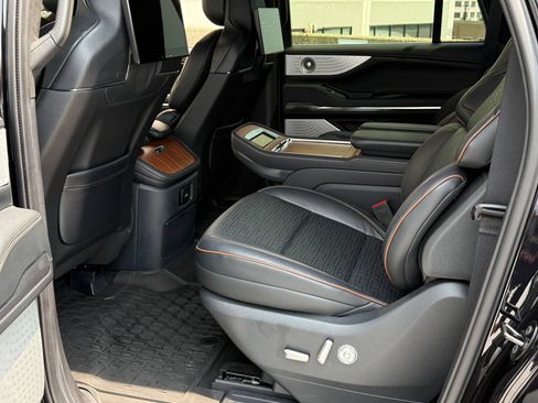 Used 2025 Lincoln Navigator L Black Label AWD/4WD image 27