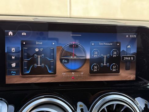 Used 2024 Mercedes-Benz GLB 250 250 image 12