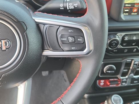 Used 2023 Jeep Gladiator Rubicon w/ LED Lighting Group AWD/4WD image 17