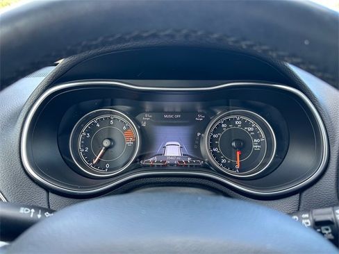 Used 2019 Jeep Cherokee Limited w/ Technology Group image 26