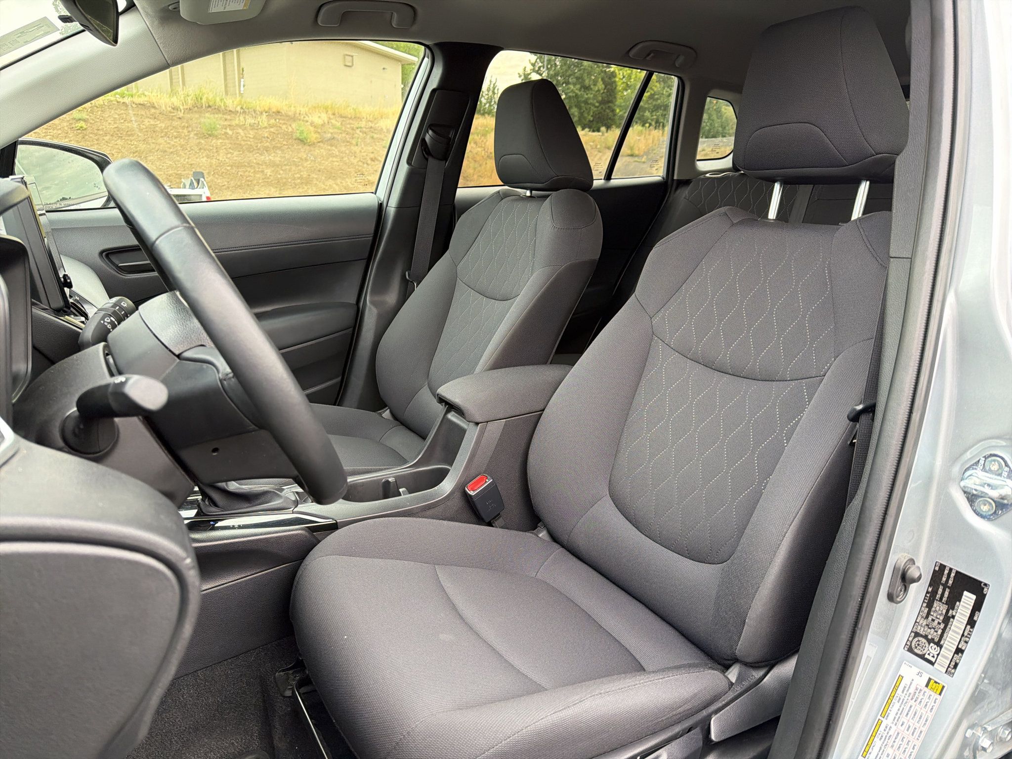 Used 2025 Toyota Corolla Cross LE AWD/4WD image 2