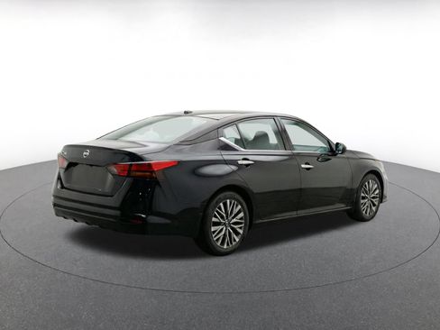 Used 2025 Nissan Altima 2.5 SV FWD image 9
