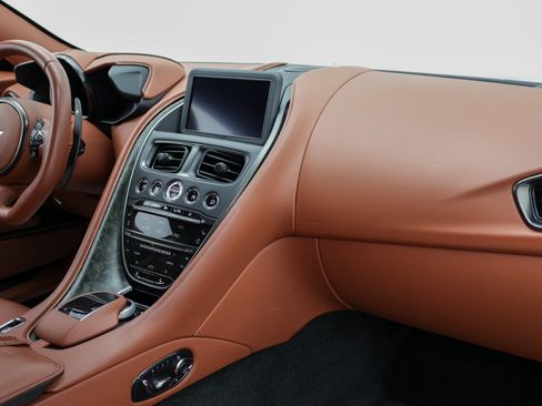 Used 2019 Aston Martin DBS Superleggera RWD image 31