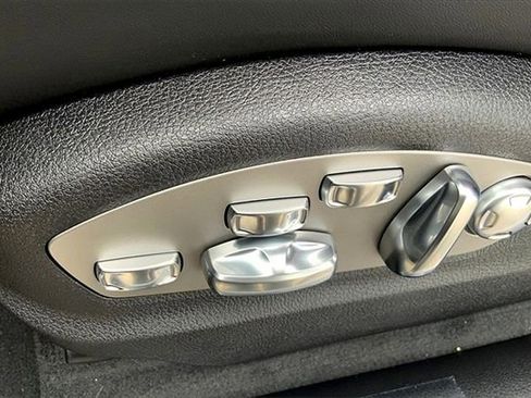 Certified 2026 Porsche Macan AWD/4WD image 31