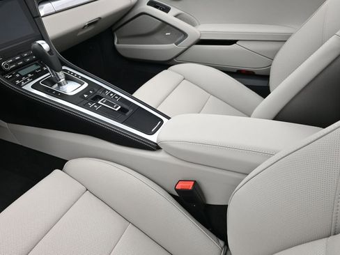 Certified 2025 Porsche 718 Boxster GTS image 18