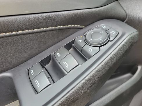 Used 2022 Chevrolet Traverse LT w/ LT Premium Package AWD/4WD image 21