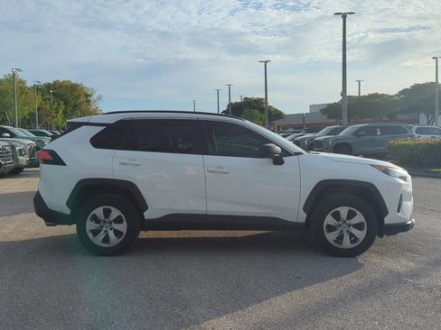 Used 2021 Toyota RAV4 LE image 4