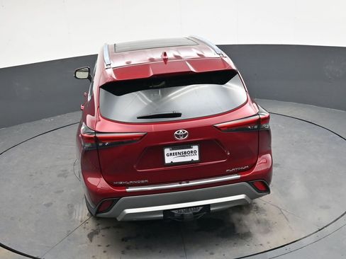 Used 2023 Toyota Highlander Platinum image 32