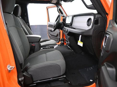New 2025 Jeep Gladiator Sport image 30