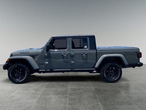 Used 2022 Jeep Gladiator Sport AWD/4WD image 2