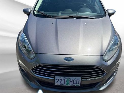 Used 2014 Ford Fiesta SE FWD image 2