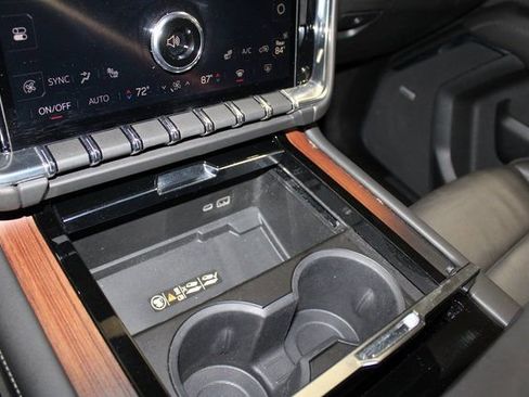 Used 2025 GMC Yukon Denali w/ Advanced Technology Package image 27