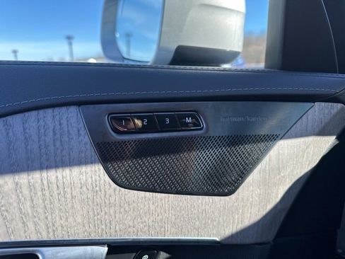 Certified 2024 Volvo XC90 T8 Ultimate w/ Protection Package image 32