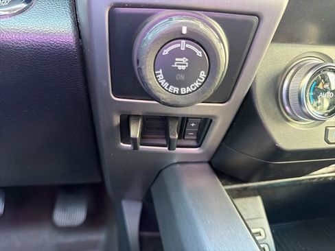 Used 2019 Ford F150 Platinum w/ Equipment Group 701A Luxury AWD/4WD image 17