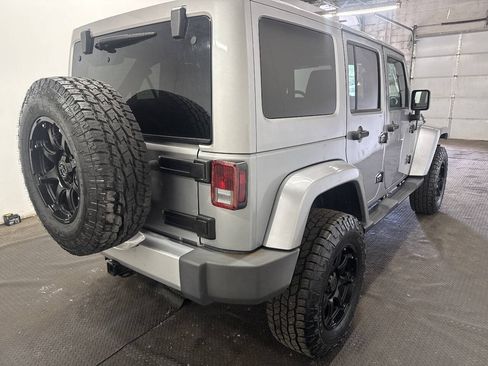 Used 2015 Jeep Wrangler Unlimited Sahara w/ Dual Top Group AWD/4WD image 5