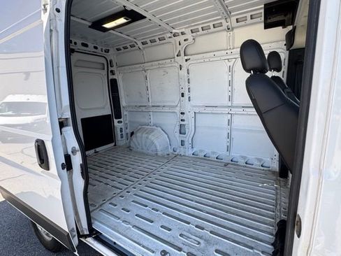 Used 2025 RAM ProMaster 2500 w/ Convenience Group FWD image 21