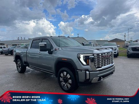 Used 2024 GMC Sierra 2500 Denali w/ Denali Reserve Package AWD/4WD image 2