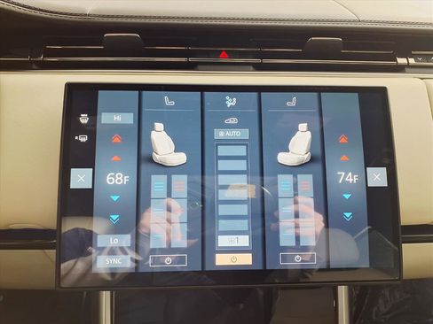 Used 2025 Land Rover Range Rover SE image 20