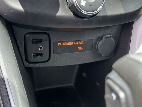 Used 2019 Chevrolet Trax LT w/ LT Convenience Package AWD/4WD image 23