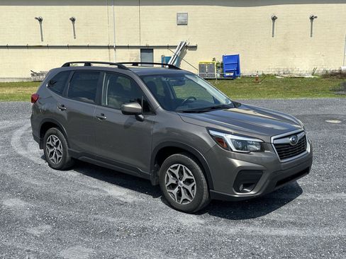 Used 2021 Subaru Forester Premium AWD/4WD image 2