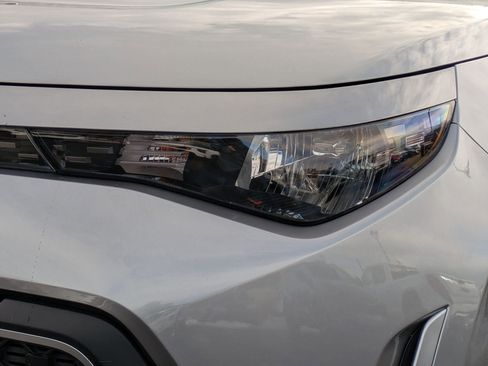 Used 2023 Kia Soul LX w/ LX Technology Package image 7