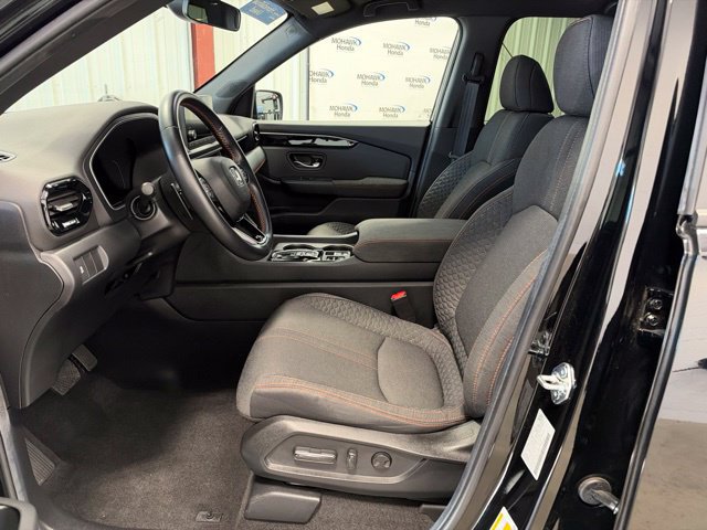 Certified 2025 Honda Pilot Sport image 17