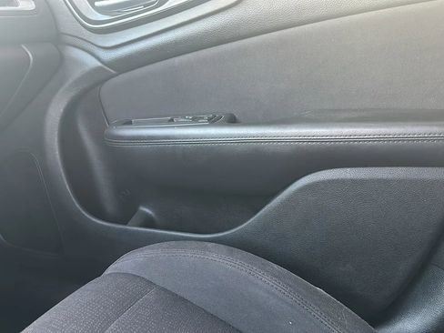 Used 2015 Chrysler 200 Limited w/ Convenience Group image 39