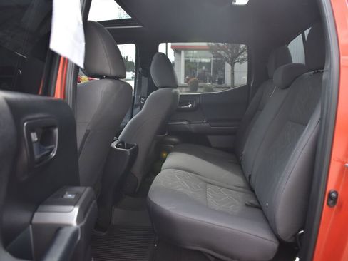 Used 2017 Toyota Tacoma TRD Off-Road w/ Premium & Technology Package image 21