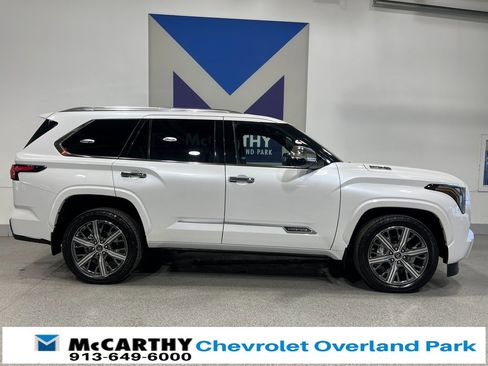 Used 2023 Toyota Sequoia Capstone image 4