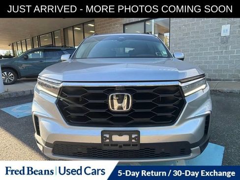 Used 2025 Honda Pilot Elite image 2