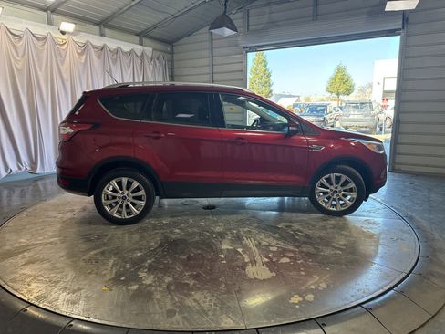 Used 2017 Ford Escape Titanium image 3