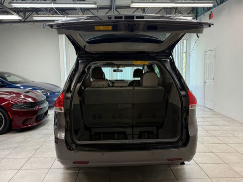 Used 2011 Toyota Sienna Limited image 14