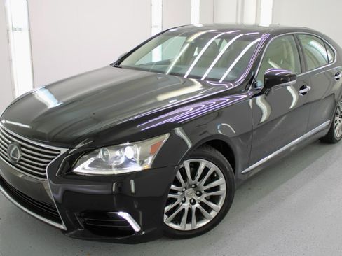 Used 2017 Lexus LS 460 w/ Comfort Package RWD image 2