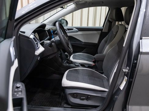 New 2026 Volkswagen Taos SE w/ Panoramic Sunroof Package image 10