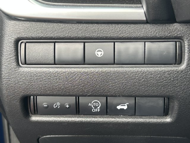 Used 2025 Nissan Rogue SV AWD/4WD image 25