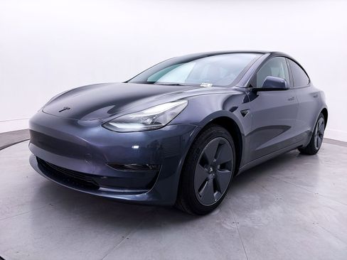 Used 2023 Tesla Model 3 Standard Range RWD image 12