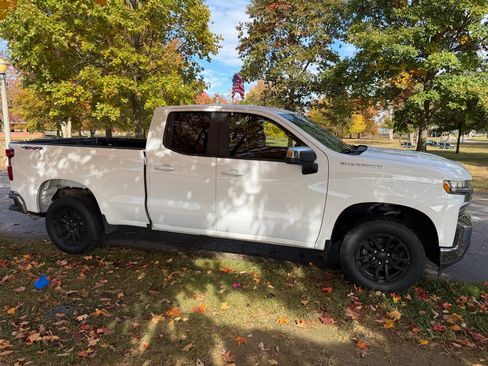 Used 2020 Chevrolet Silverado 1500 LT w/ All-Star Edition image 8