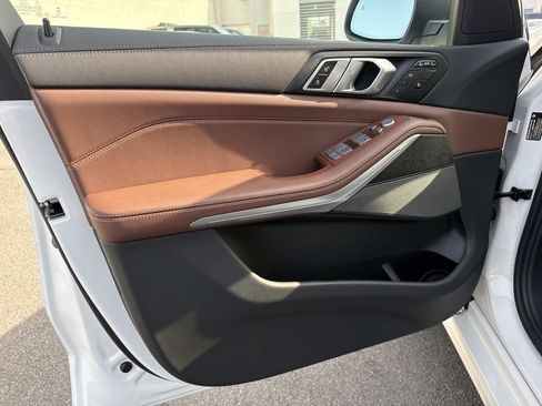 Used 2023 BMW X7 xDrive40i w/ Premium Package AWD/4WD image 9