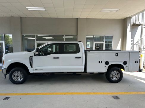 New 2026 Ford F250 XL w/ XL Chrome Package AWD/4WD image 3