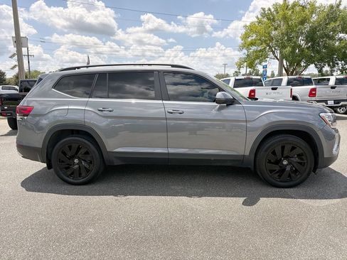 Used 2024 Volkswagen Atlas SE w/ Black Wheel Package FWD image 2