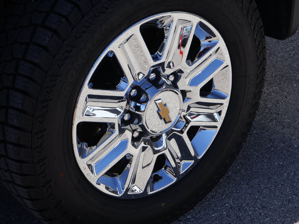 Used 2024 Chevrolet Silverado 2500 High Country w/ High Country Premium Package AWD/4WD image 39