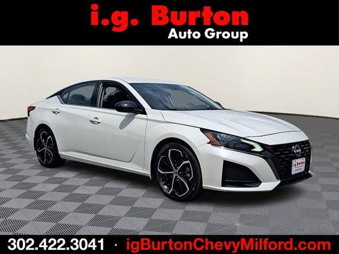 Used 2023 Nissan Altima 2.5 SR FWD image 1